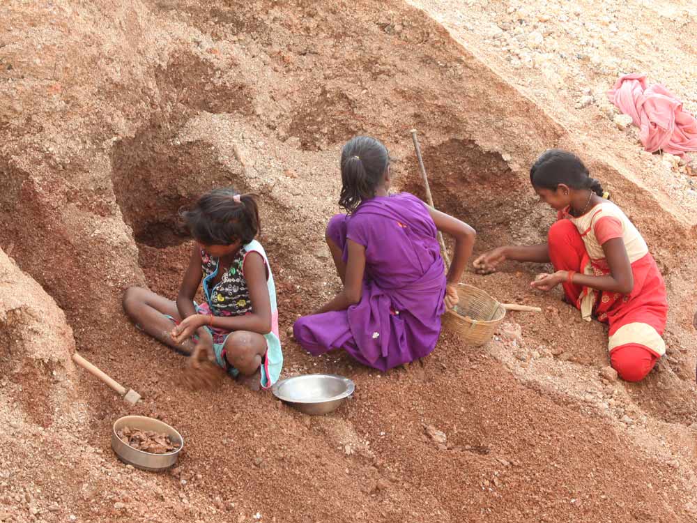 Children collecting scrap mica from a mine in Jharkhand.