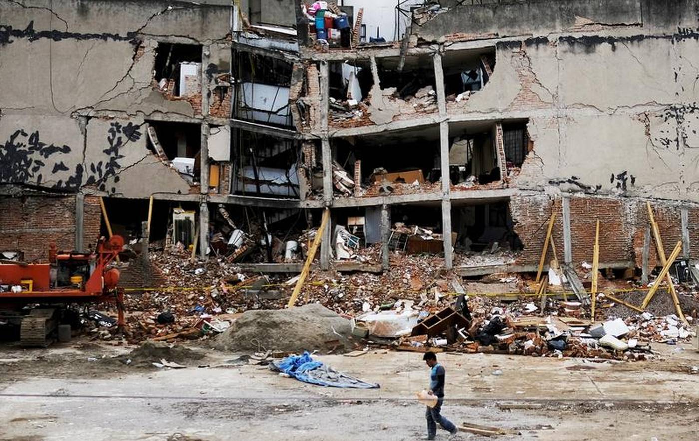 Города после землетрясений. Землетрясение в Мексике, 2017 год. Город после землетрясения. Землетрясения повреждённого здания магазина.
