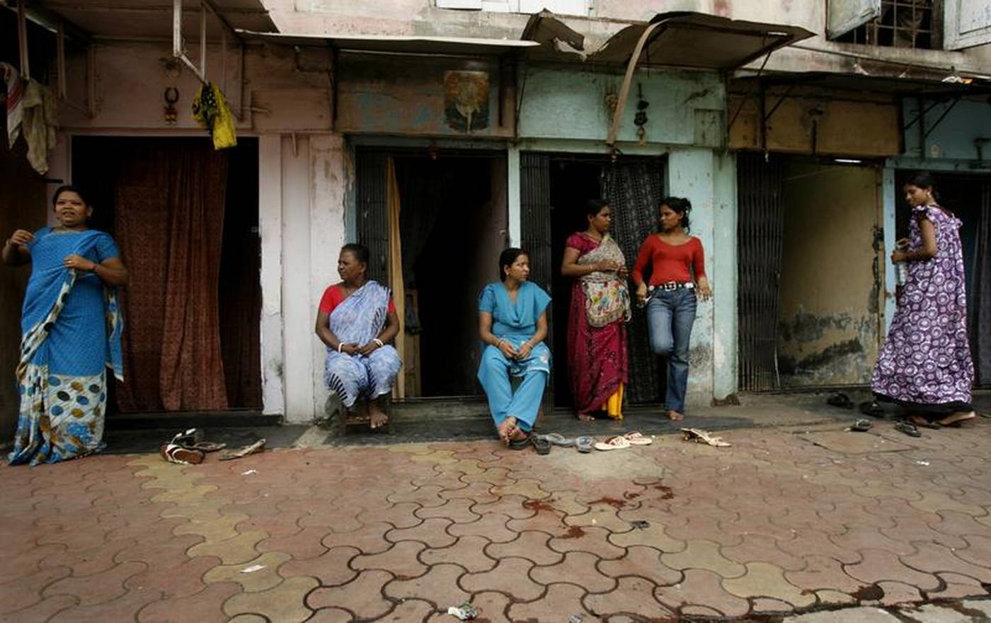 Loan sharks target Indian sex workers hit by pandemic pic