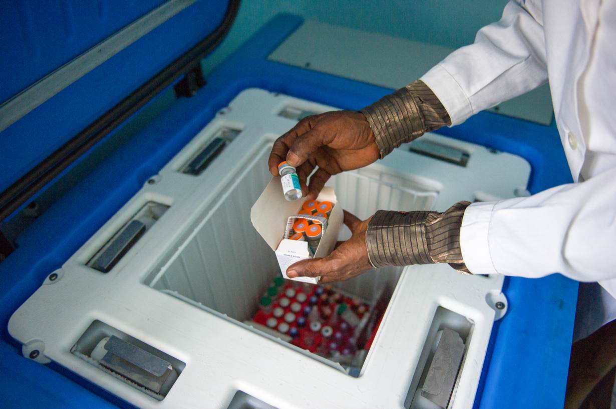Solar vaccine clearance refrigerator