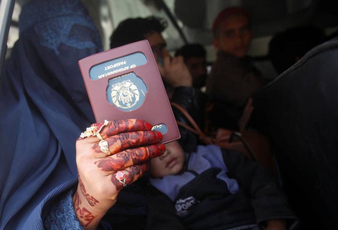гражданство афганистана. паспорт афганистана. паспорт гражданина ирана. паспорт афганистана фото. гражданство афганистана.