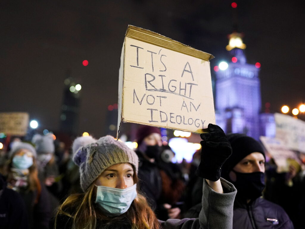 Polish activists help Ukrainian refugees, women access abortions