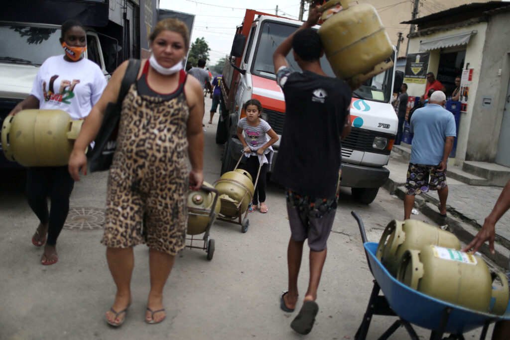 Brazilian small businesses struggle to survive as food prices rise