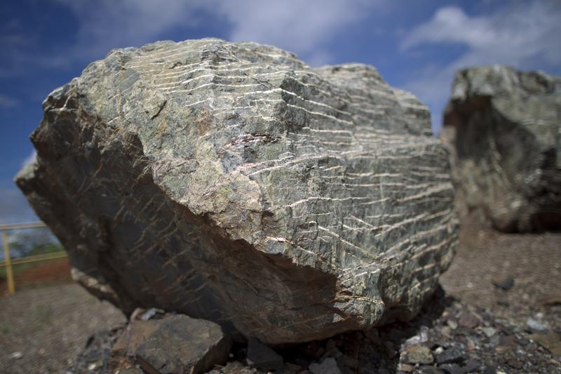 Chemical industry fights U.S. government move to ban asbestos