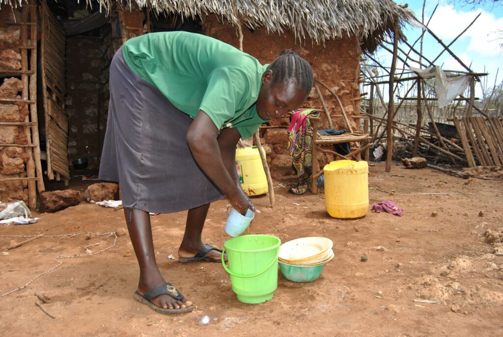 Dry spell leaves Kenyan islanders thirsty for clean water